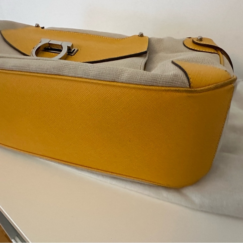 Salvatore Ferragamo summer satchel in great pre-owned condition - Picture 7 of 16